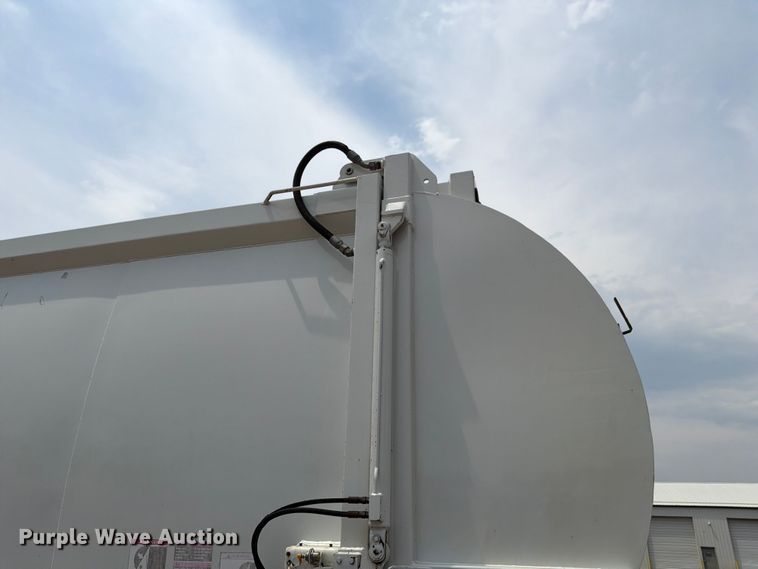 image for item FM7575 2009 Autocar Xpeditor refuse truck