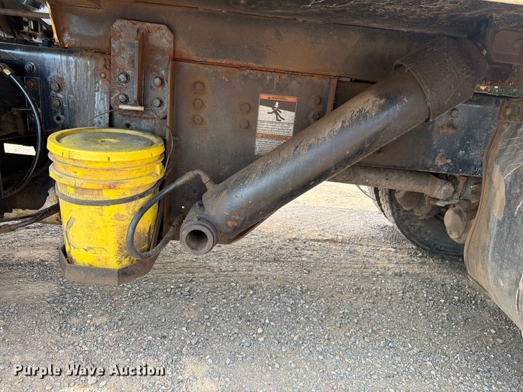 image for item FM7575 2009 Autocar Xpeditor refuse truck