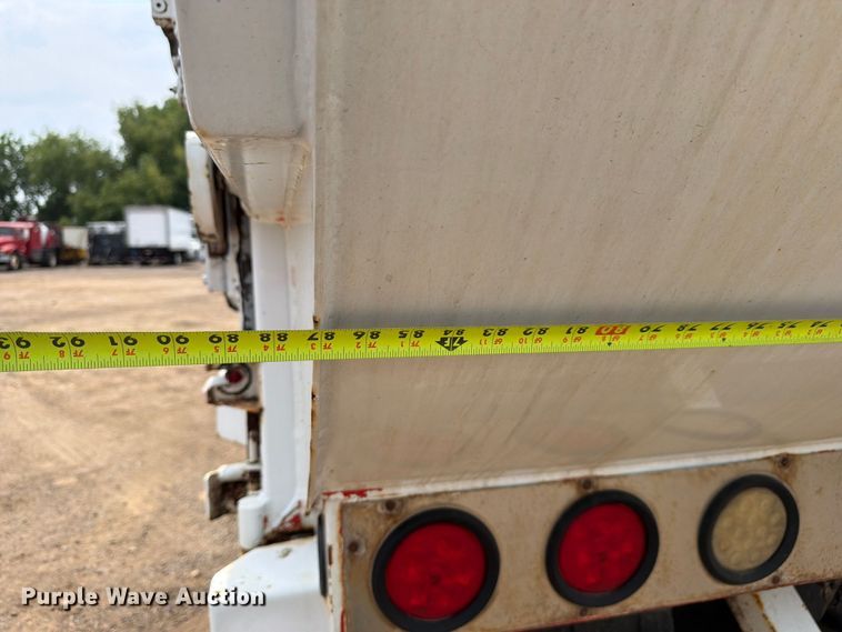 image for item FM7575 2009 Autocar Xpeditor refuse truck
