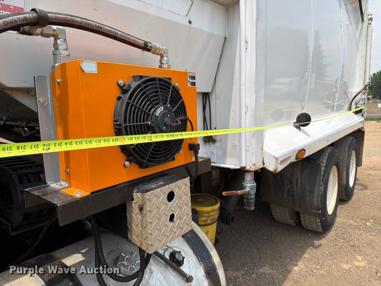image for item FM7575 2009 Autocar Xpeditor refuse truck