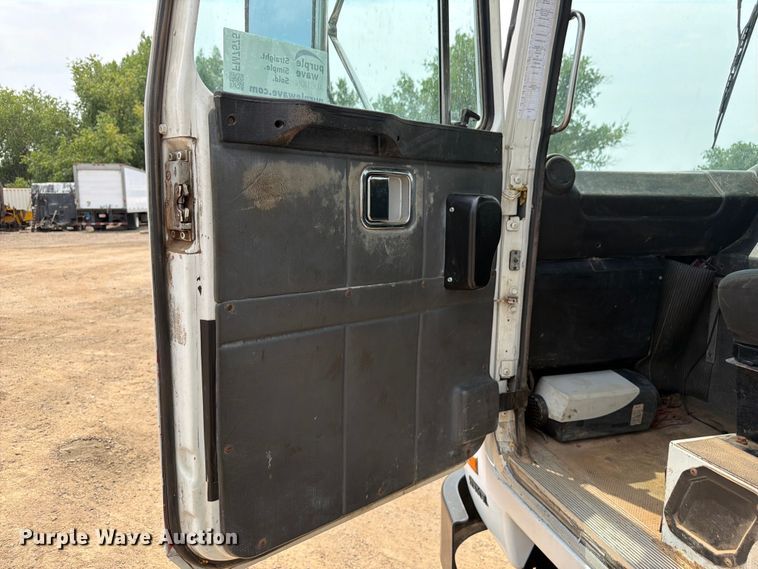 image for item FM7575 2009 Autocar Xpeditor refuse truck