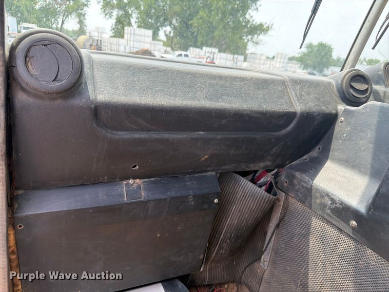 image for item FM7575 2009 Autocar Xpeditor refuse truck