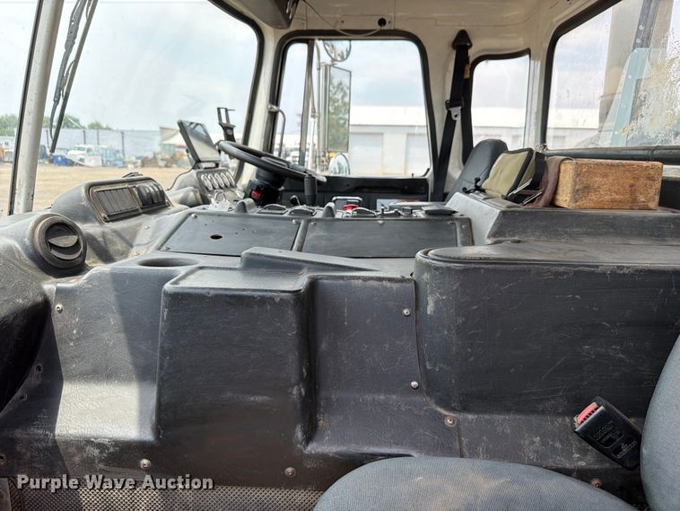 image for item FM7575 2009 Autocar Xpeditor refuse truck