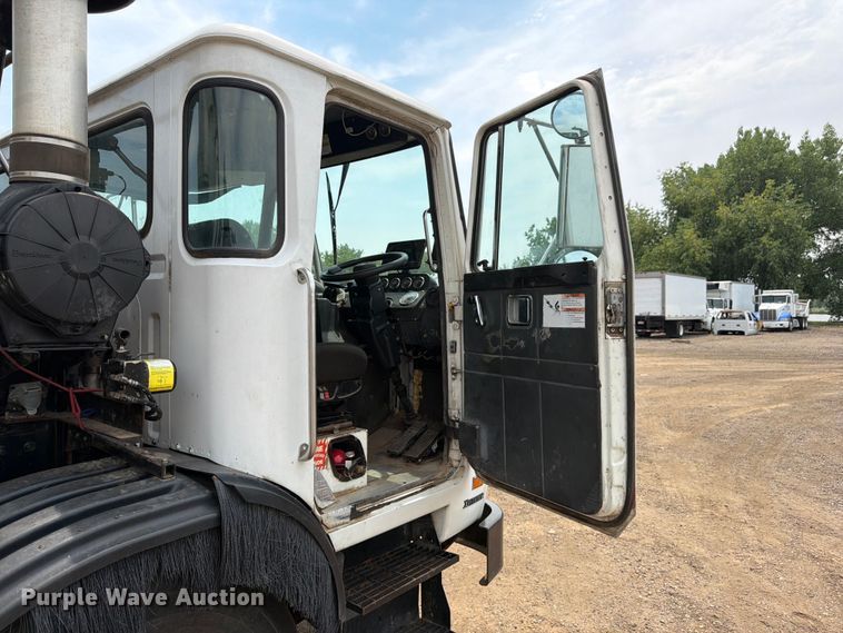 image for item FM7575 2009 Autocar Xpeditor refuse truck
