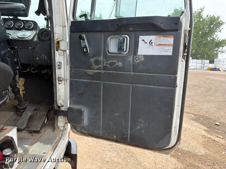 image for item FM7575 2009 Autocar Xpeditor refuse truck