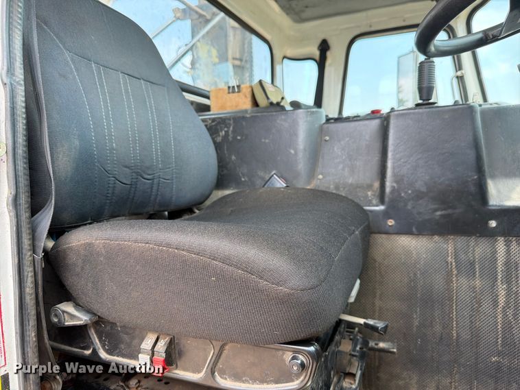 image for item FM7575 2009 Autocar Xpeditor refuse truck