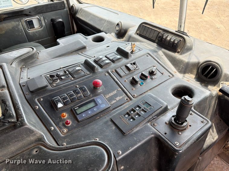 image for item FM7575 2009 Autocar Xpeditor refuse truck