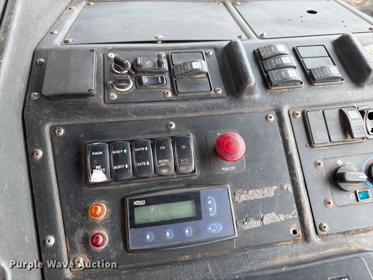 image for item FM7575 2009 Autocar Xpeditor refuse truck