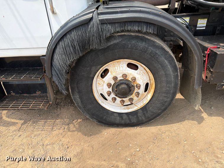 image for item FM7575 2009 Autocar Xpeditor refuse truck