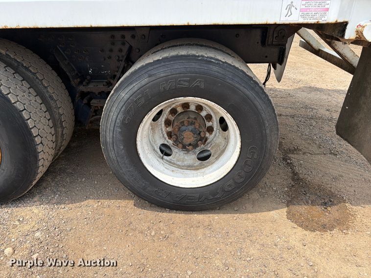 image for item FM7575 2009 Autocar Xpeditor refuse truck
