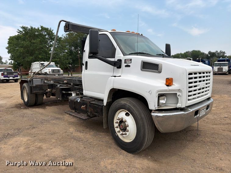 image for item FM7576 2005 GMC C7500 roll-off container truck