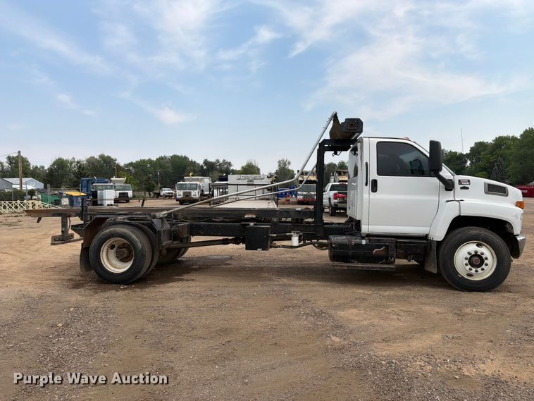 image for item FM7576 2005 GMC C7500 roll-off container truck