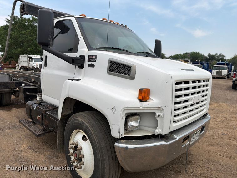 image for item FM7576 2005 GMC C7500 roll-off container truck