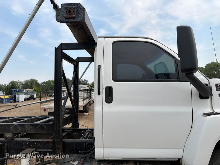 image for item FM7576 2005 GMC C7500 roll-off container truck