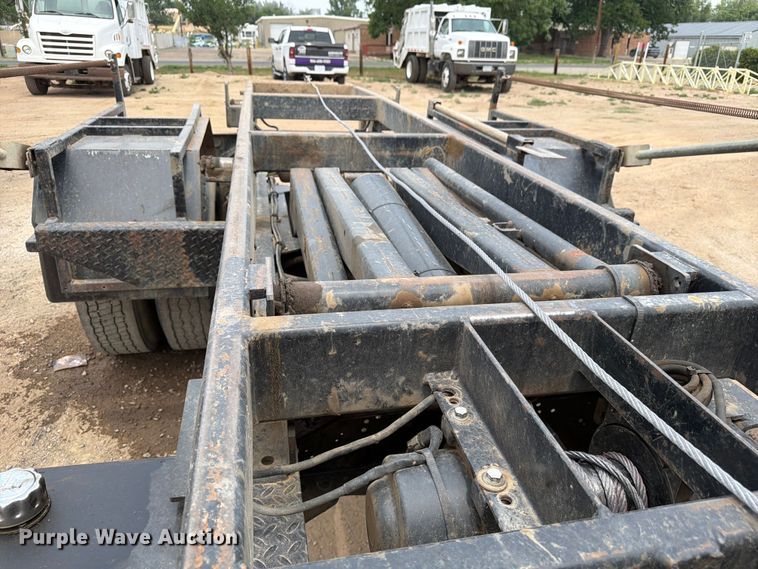 image for item FM7576 2005 GMC C7500 roll-off container truck