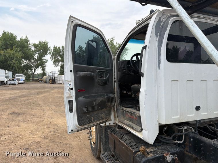 image for item FM7576 2005 GMC C7500 roll-off container truck