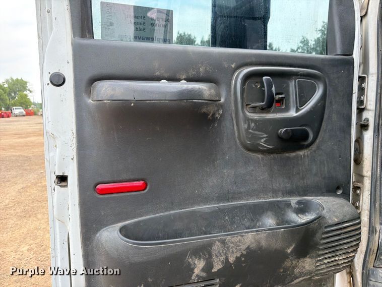 image for item FM7576 2005 GMC C7500 roll-off container truck