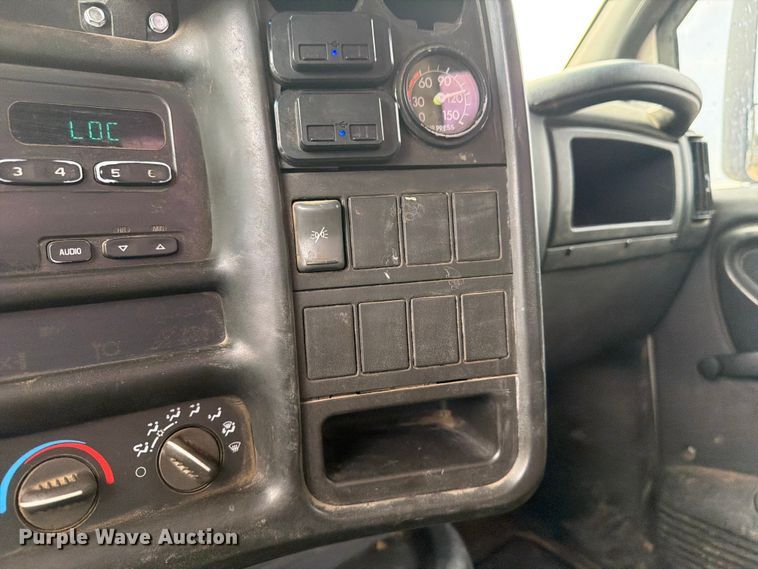 image for item FM7576 2005 GMC C7500 roll-off container truck
