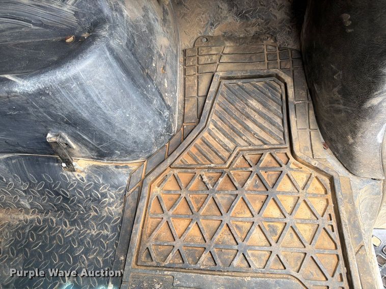 image for item FM7576 2005 GMC C7500 roll-off container truck