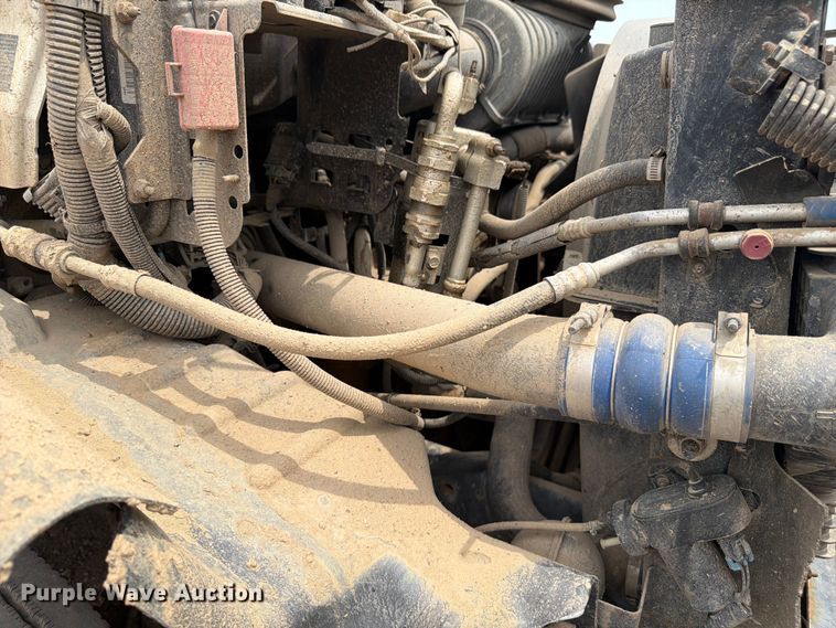 image for item FM7576 2005 GMC C7500 roll-off container truck