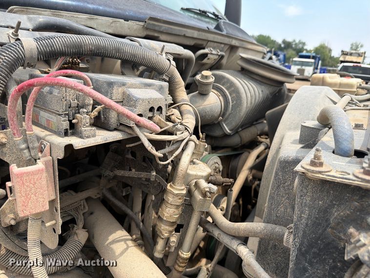 image for item FM7576 2005 GMC C7500 roll-off container truck