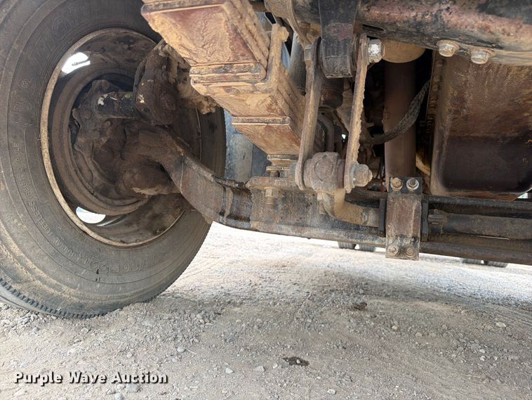 image for item FM7576 2005 GMC C7500 roll-off container truck