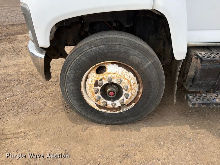 image for item FM7576 2005 GMC C7500 roll-off container truck