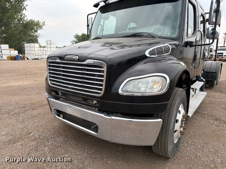image for item FM7577 2011 Freightliner Business Class M2 Crew Cab hook lift truck