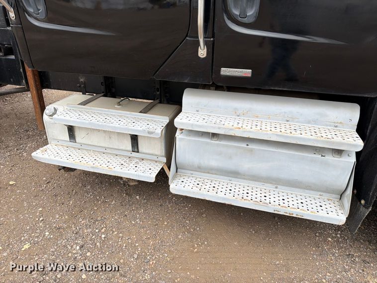 image for item FM7577 2011 Freightliner Business Class M2 Crew Cab hook lift truck