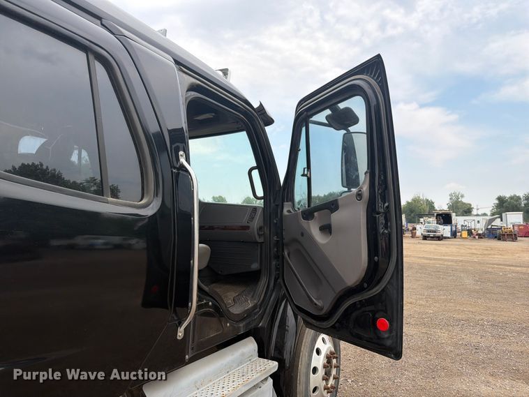 image for item FM7577 2011 Freightliner Business Class M2 Crew Cab hook lift truck