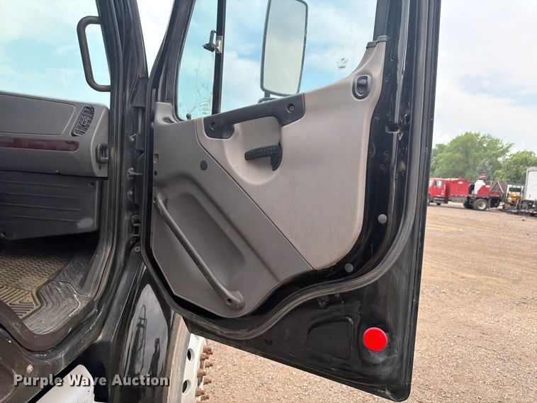 image for item FM7577 2011 Freightliner Business Class M2 Crew Cab hook lift truck