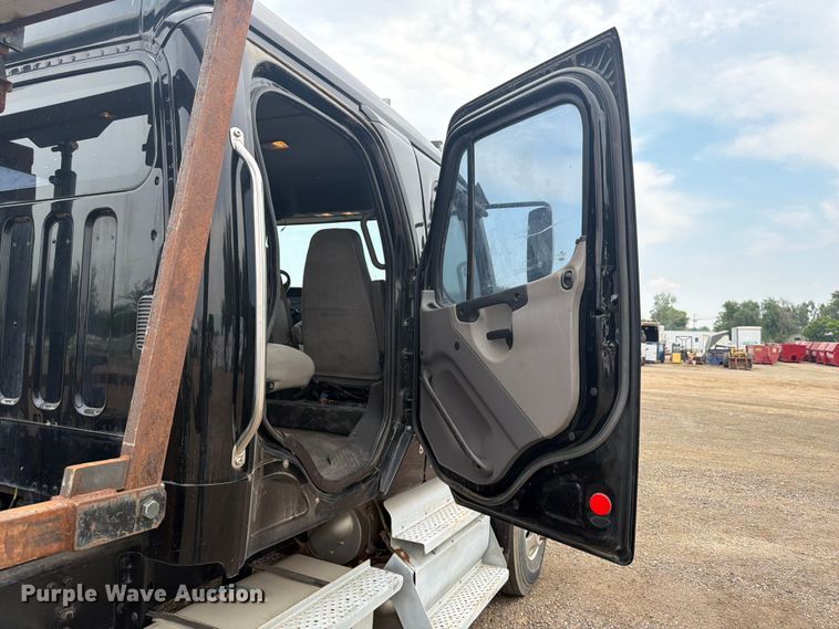 image for item FM7577 2011 Freightliner Business Class M2 Crew Cab hook lift truck