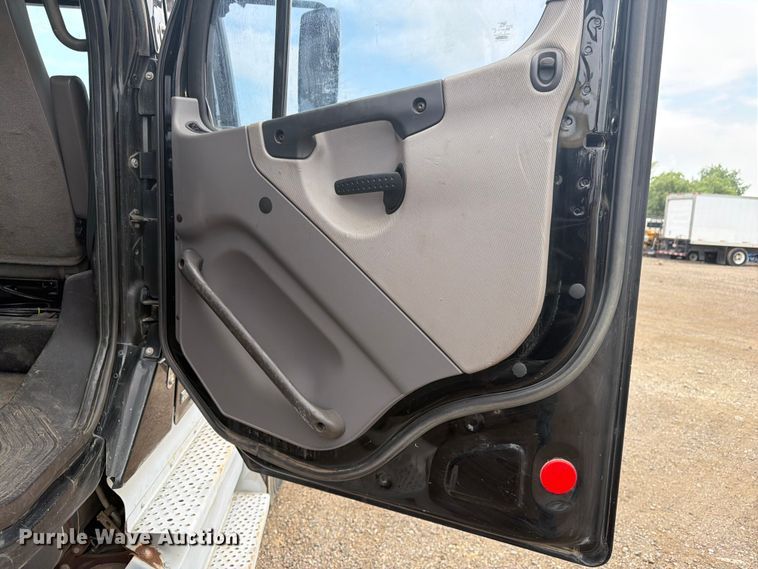 image for item FM7577 2011 Freightliner Business Class M2 Crew Cab hook lift truck
