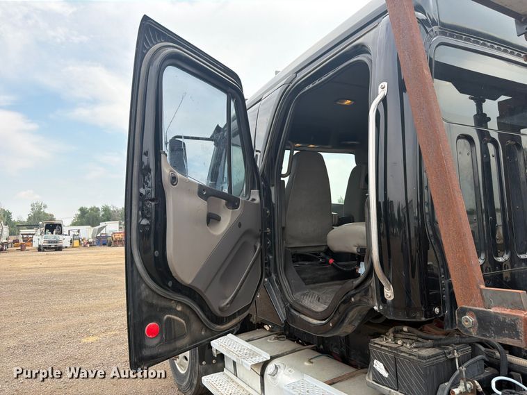 image for item FM7577 2011 Freightliner Business Class M2 Crew Cab hook lift truck