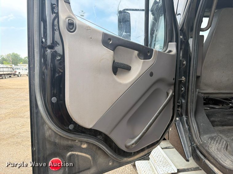 image for item FM7577 2011 Freightliner Business Class M2 Crew Cab hook lift truck