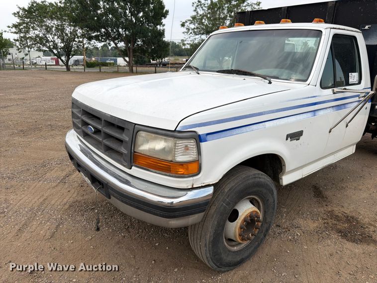 image for item FM7578 1996 Ford F450 Super Duty dump flatbed truck