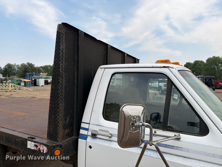 image for item FM7578 1996 Ford F450 Super Duty dump flatbed truck