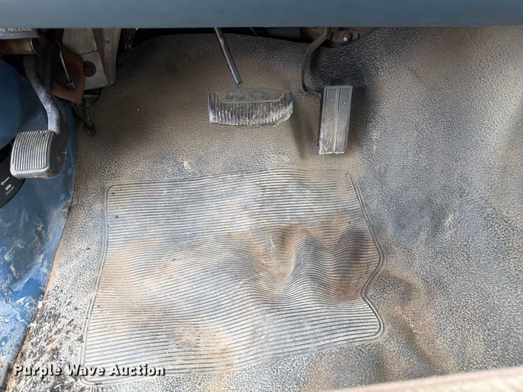 image for item FM7578 1996 Ford F450 Super Duty dump flatbed truck