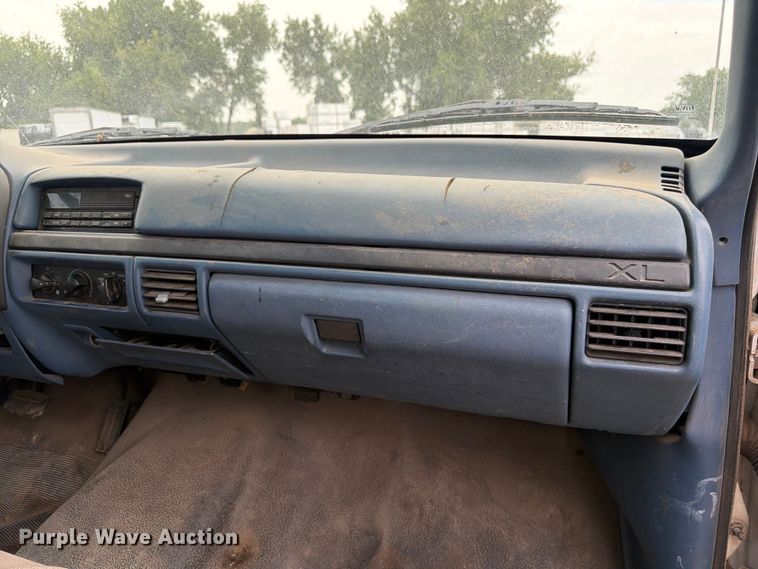 image for item FM7578 1996 Ford F450 Super Duty dump flatbed truck