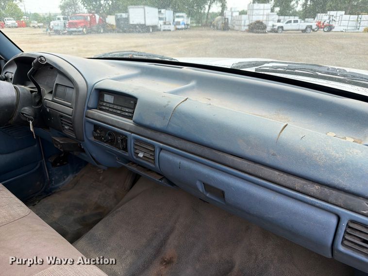image for item FM7578 1996 Ford F450 Super Duty dump flatbed truck