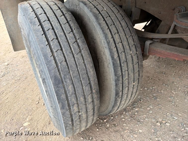 image for item FM7578 1996 Ford F450 Super Duty dump flatbed truck
