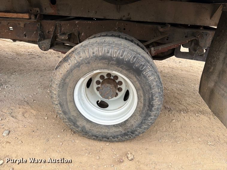 image for item FM7578 1996 Ford F450 Super Duty dump flatbed truck