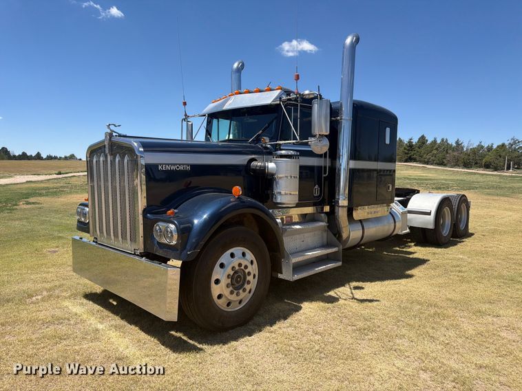 Photo of a 1981 Kenworth W900