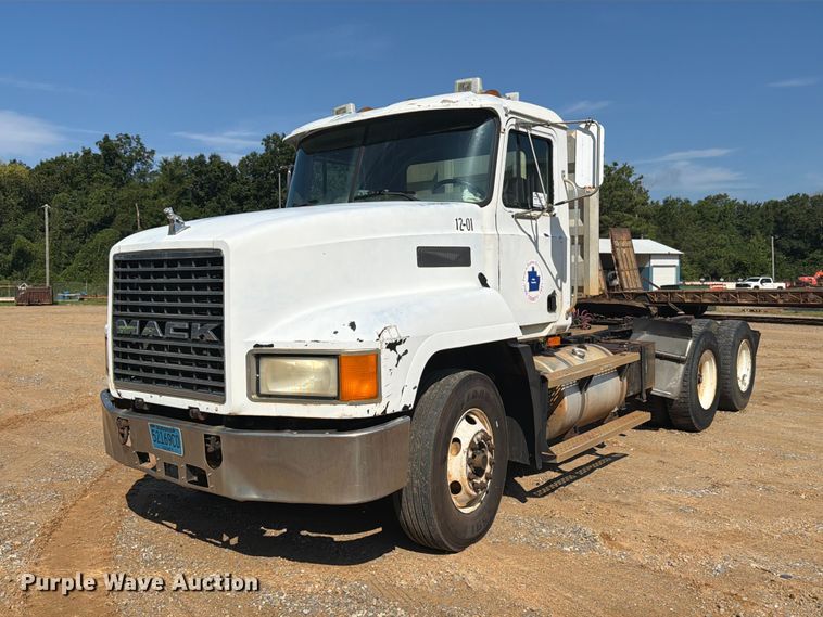 image for item FN2012 2000 Mack CH613 semi truck