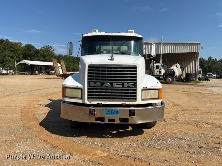 image for item FN2012 2000 Mack CH613 semi truck