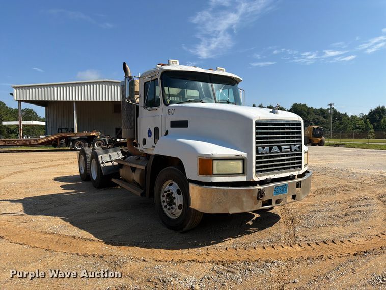 image for item FN2012 2000 Mack CH613 semi truck