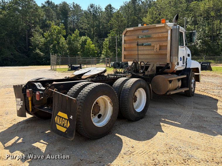 image for item FN2012 2000 Mack CH613 semi truck