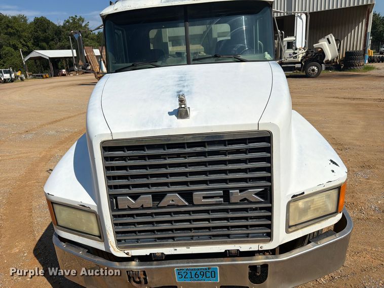 image for item FN2012 2000 Mack CH613 semi truck