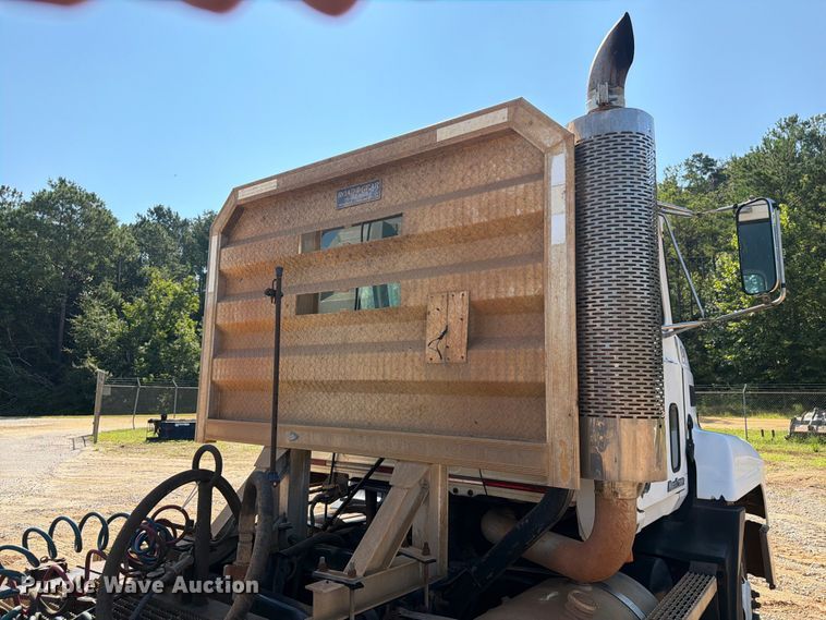 image for item FN2012 2000 Mack CH613 semi truck