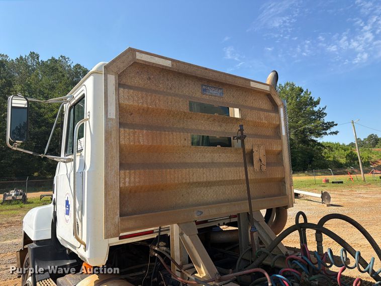 image for item FN2012 2000 Mack CH613 semi truck